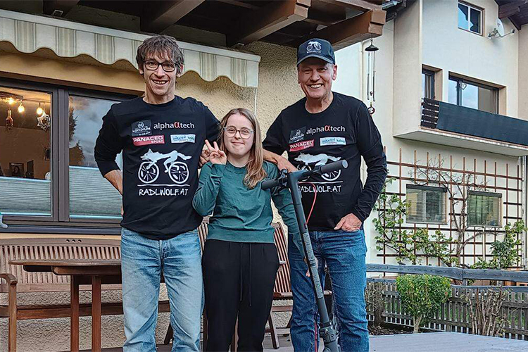 Osttiroler Paralympen spenden E-Scooter